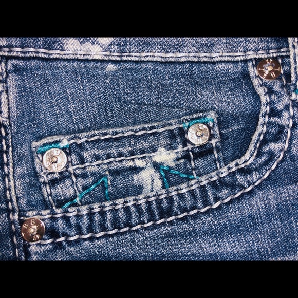 True Religion - Picture 6 of 8